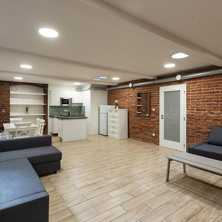 Spacious Apartment In Quiet Courtyard Near Charles Bridge Prague Ngoại thất bức ảnh