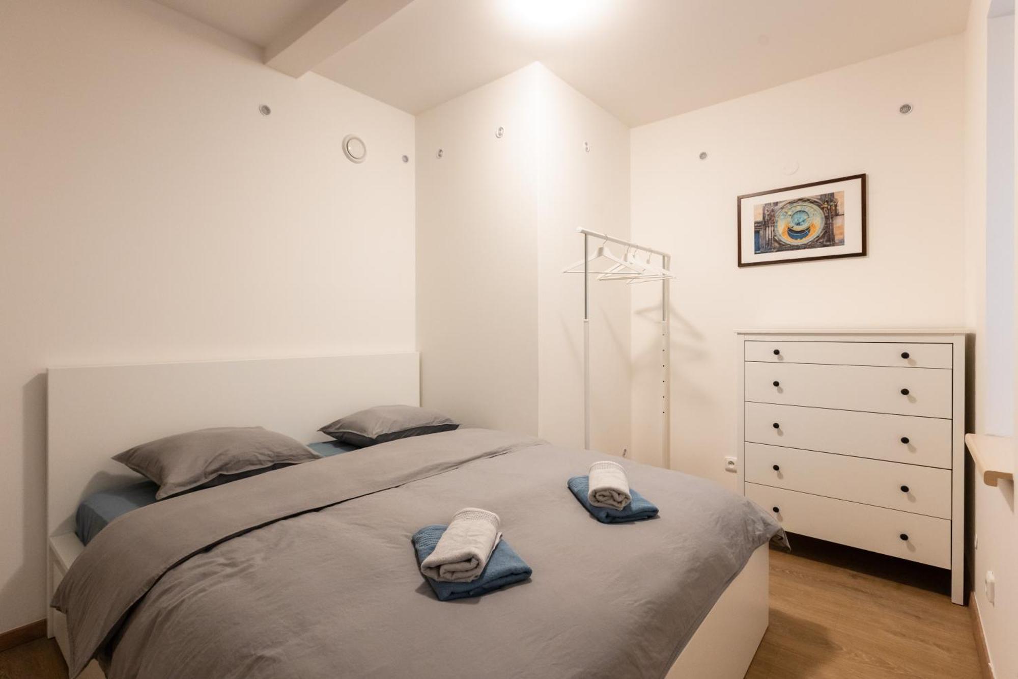 Spacious Apartment In Quiet Courtyard Near Charles Bridge Prague Ngoại thất bức ảnh