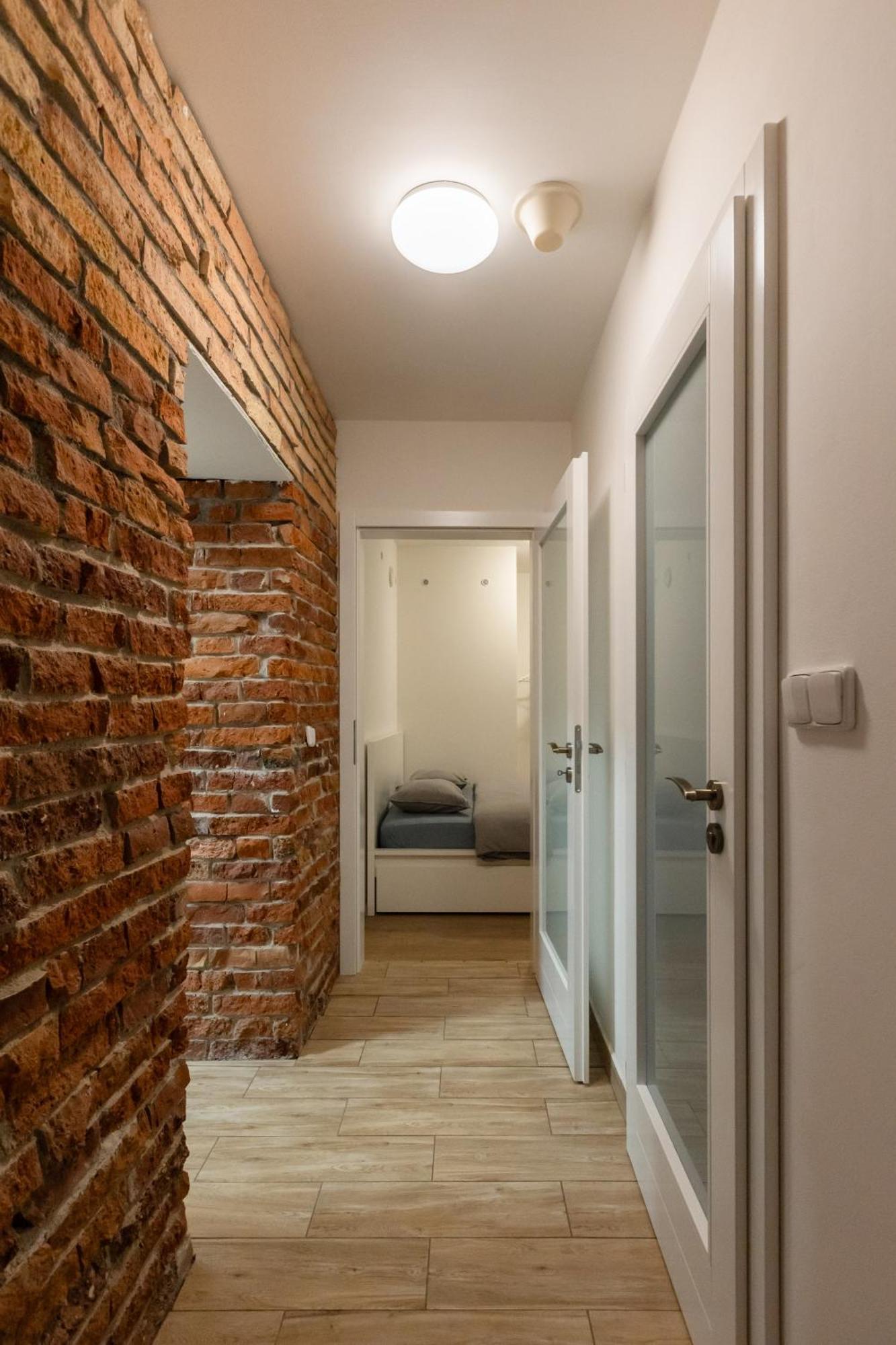 Spacious Apartment In Quiet Courtyard Near Charles Bridge Prague Ngoại thất bức ảnh